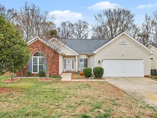 8907 Steelechase Dr, Charlotte, NC 28273
