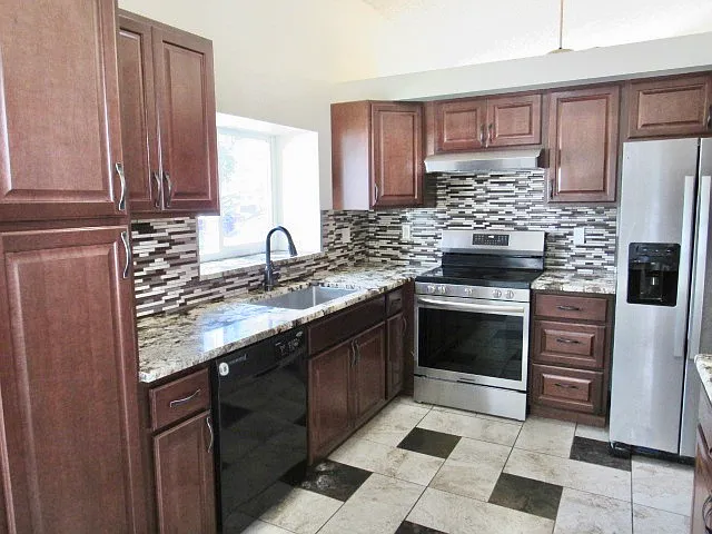 Nice kitchen with lots of cabinets for storage.