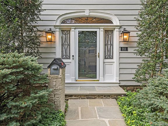 5th image of 211 Douglas Place
