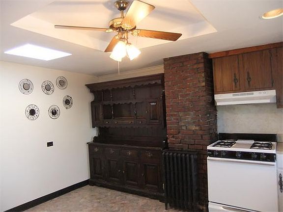 3rd image of 109 Franklin St #E
