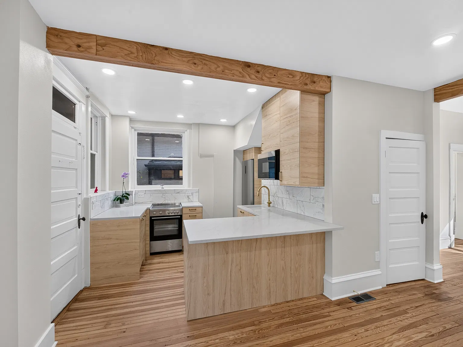 3 bed, 2.5 bath, 1854 sqft, $3,679 — Photo 2