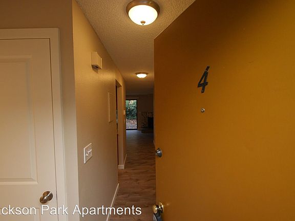 3rd image of 1710 NE 145th St APT 4