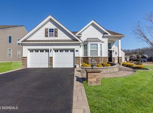 17 Legacy Ct, Freehold, NJ 07728