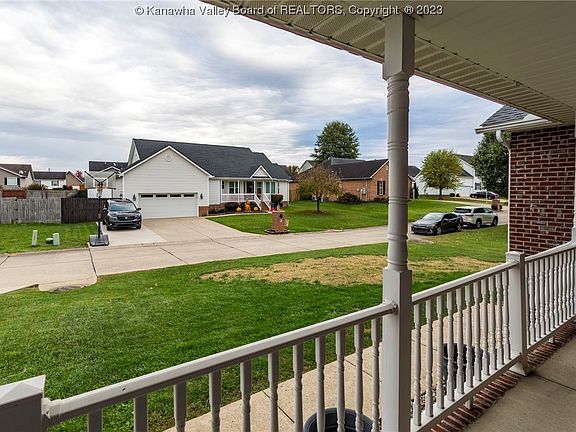 4th image of 409 Mahoganywood Dr