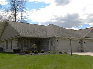 3661 Zinfandel Ln, New Castle, PA 16105