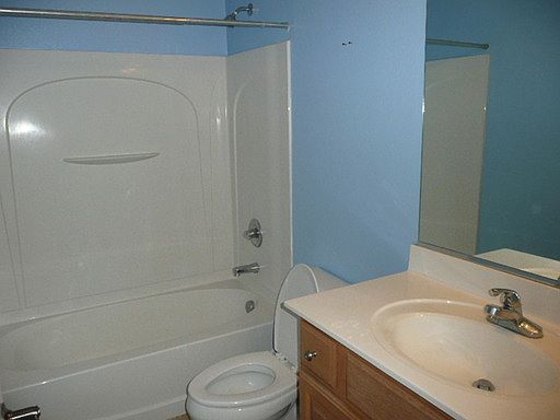 5th image of 700 E Payton St