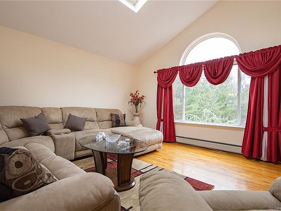 3rd image of 10 S Highview Ave