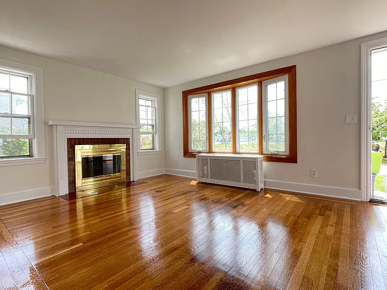 Super-bright living room with bow window