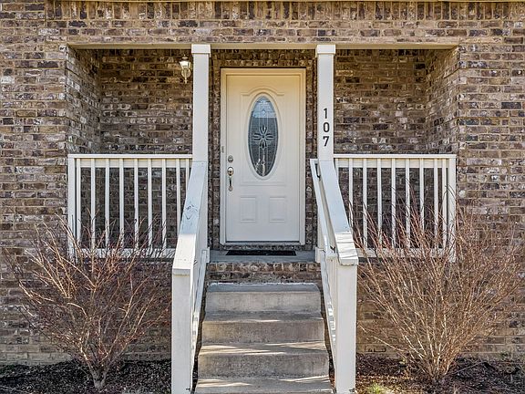 2nd image of 107 Carls Pl