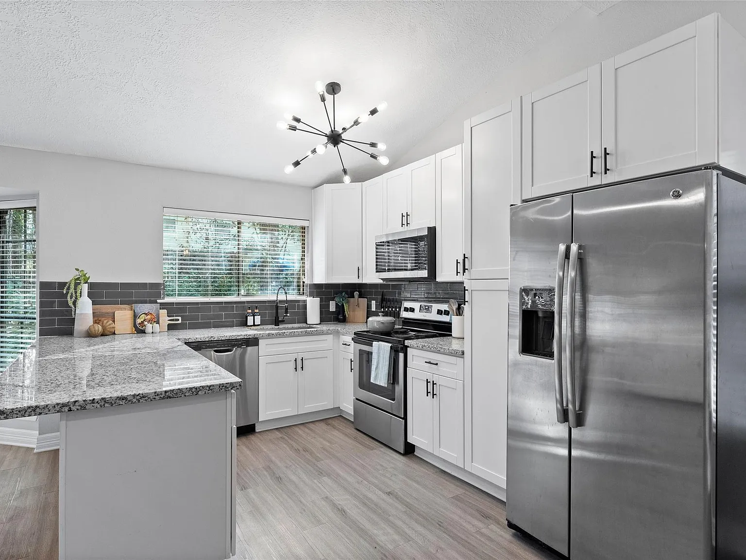 3 bed, 2.0 bath, 1534 sqft, $3,400 — Photo 4