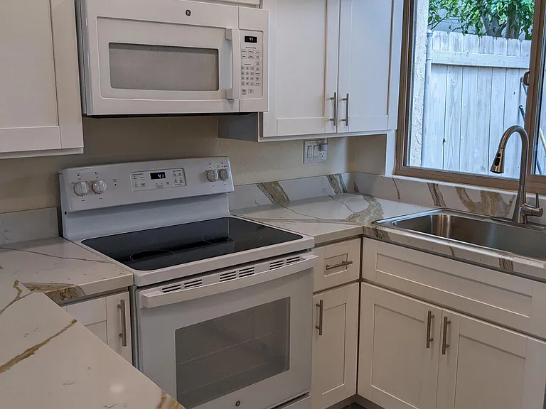 5637 Lake Park Way #6 — Photo 20