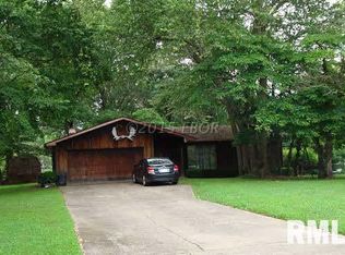 15697 N Lakeview Rd, Mount Vernon, IL 62864