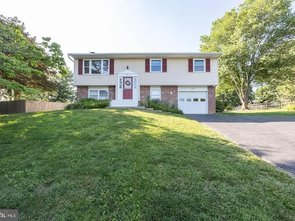 1902 Escourt Dr, Coatesville, PA 19320