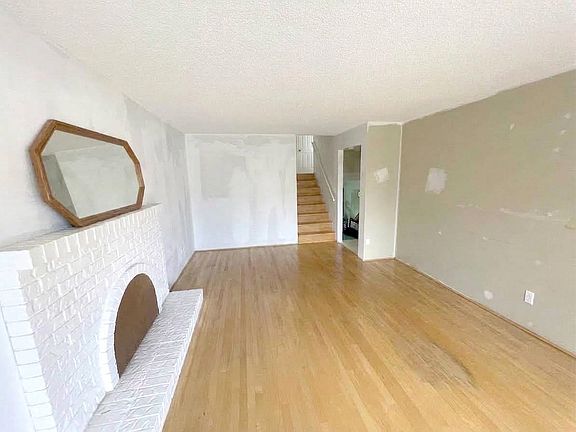 4th image of 3520 Broadway St