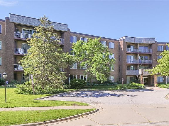 2nd image of 909 E Kenilworth Ave Unit 218