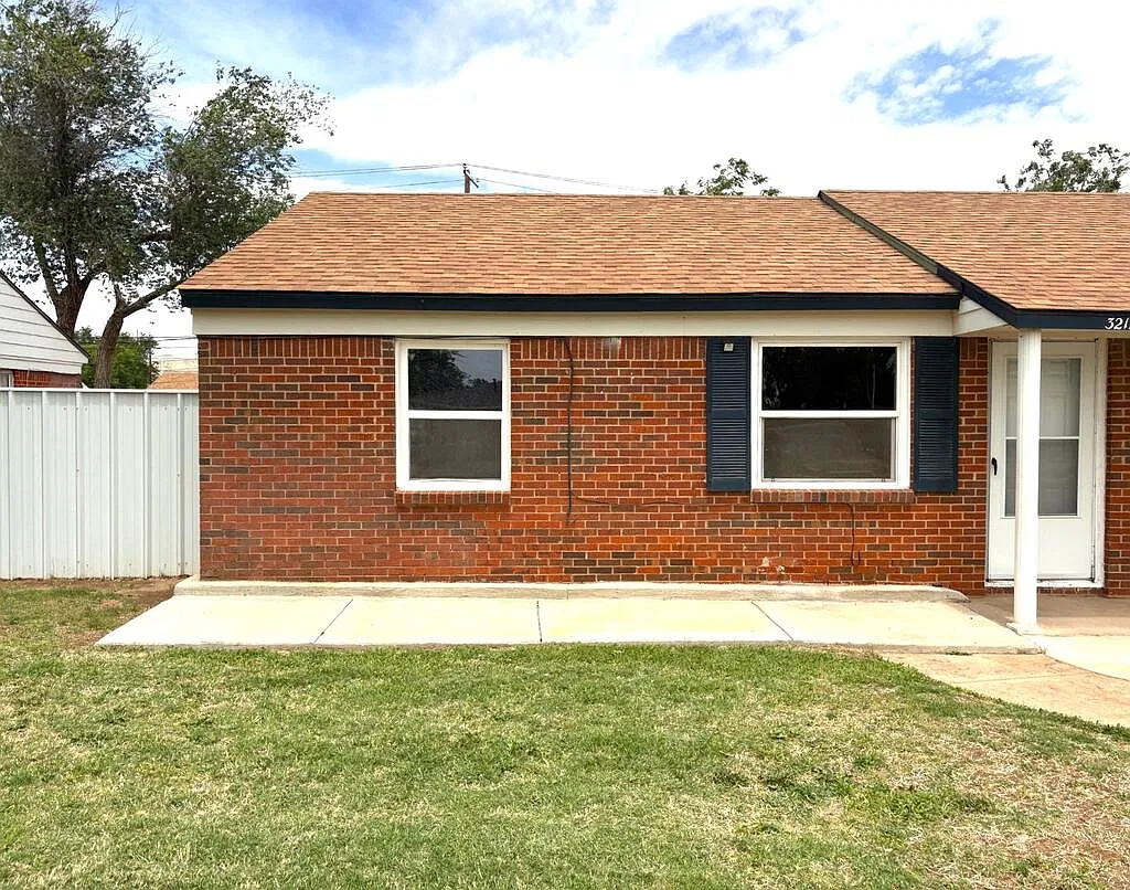 2 bed, 1.0 bath, 700 sqft, $1,400 — Photo 1