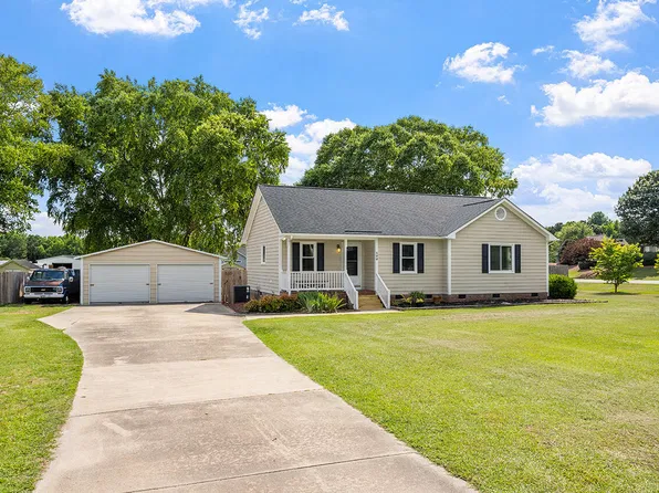 100 Leachburg Dr, Garner, NC 27529