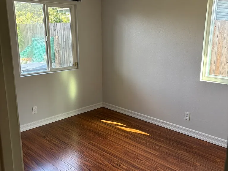 899 Douglas St — Photo 17