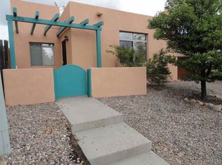 3961 Los Milagros, Santa Fe, NM 87507
