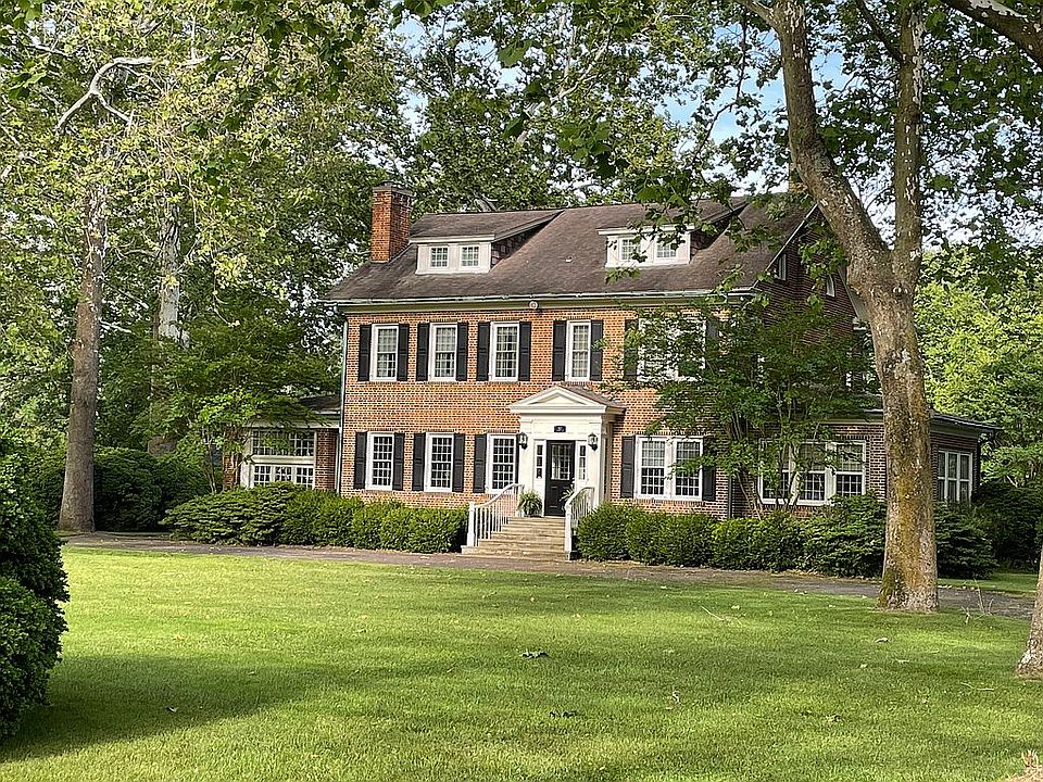 1st image of 917 Camden Ave