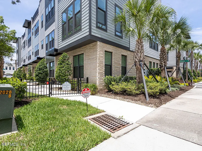 1624 Piazza Pl — Photo 2