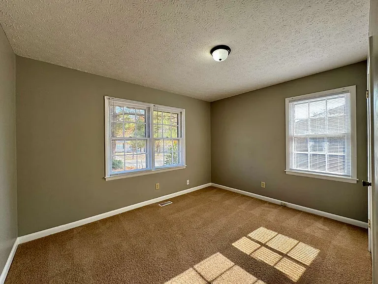1222 Kienast Dr — Photo 11
