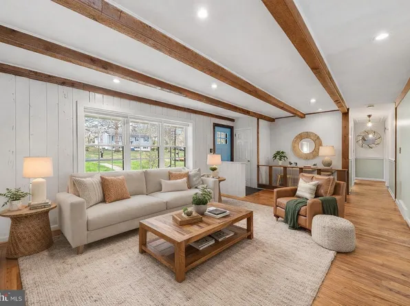 74 Sunset Dr, New Hope, PA 18938