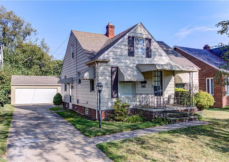 1st image of 4535 W 226th St