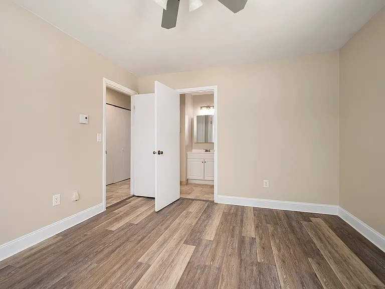 Old Carriage House Apartments — Photo 28
