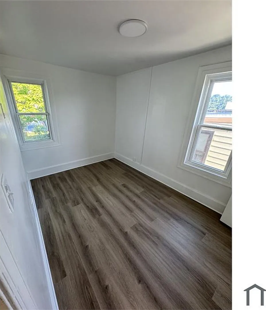 4 Bedroom Single Family House 108 S 8Th Ave in Coatesville, PA 19320 — Photo 4