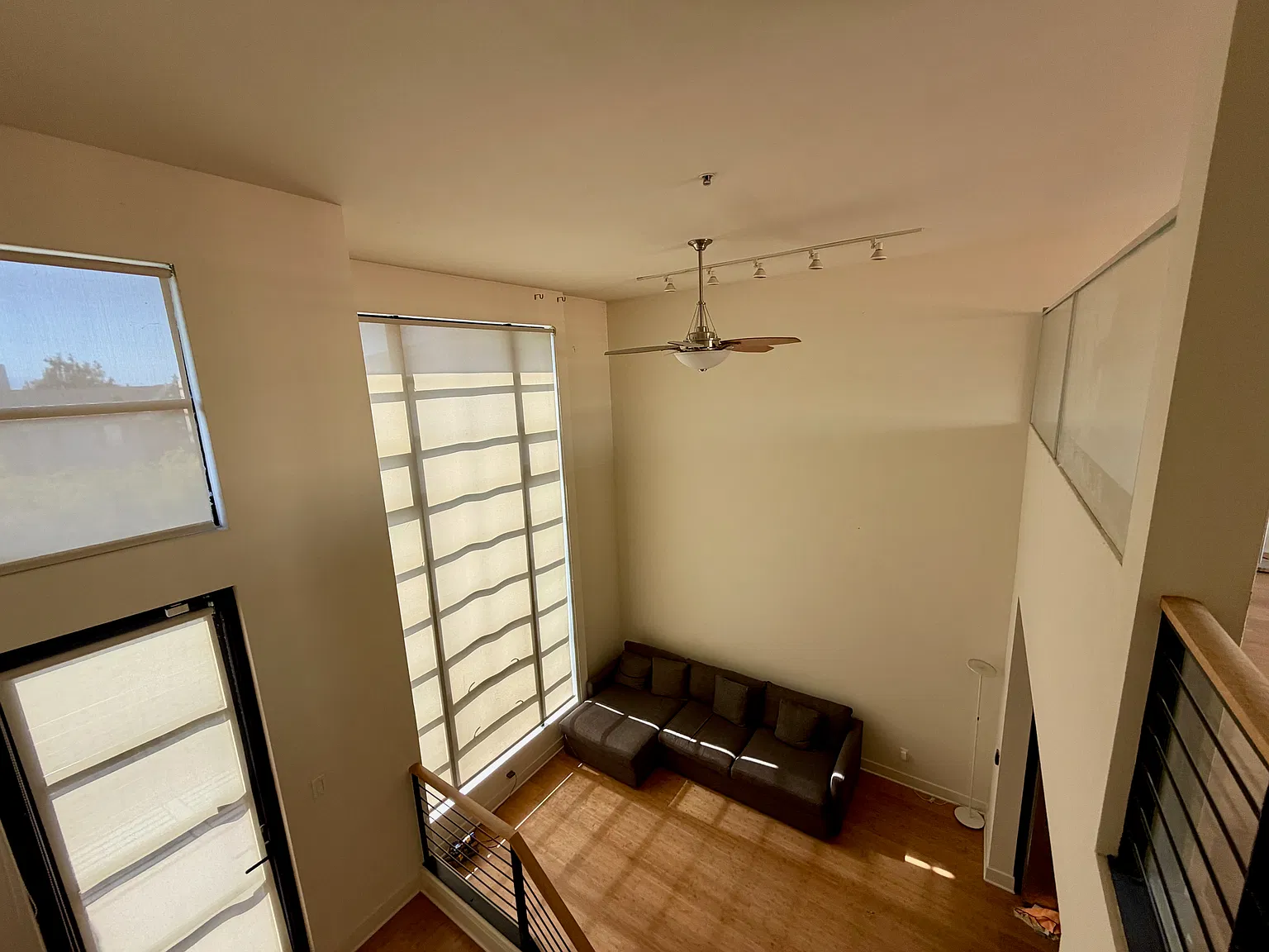 1 bed, 1.5 bath, 968 sqft, $3,990 — Photo 3