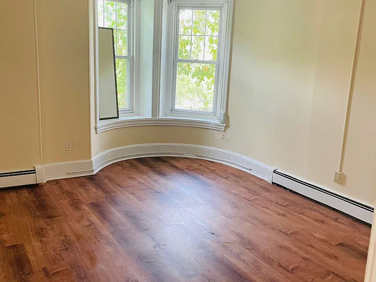 139 Rochelle Ave #2FM — Photo 1