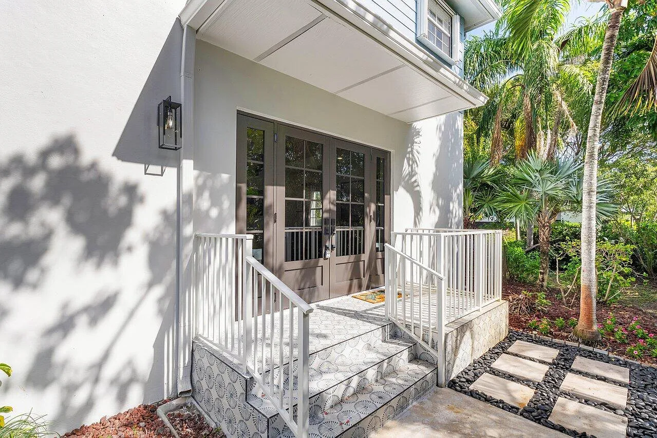 3 bed, 2.5 bath, 1600 sqft, $7,600 — Photo 3