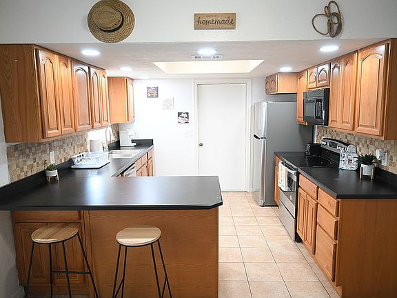3rd image of 3318 India Palm Dr