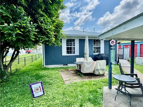 67 Harrisburg Ave, Chapmanville, WV 25508