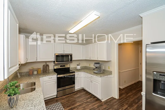 3 bed, 2.0 bath, 1700 sqft, $2,195 — Photo 3