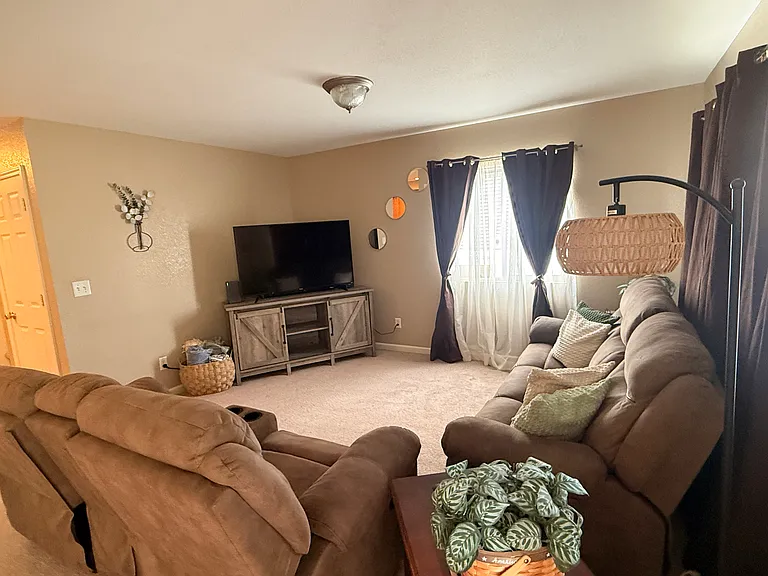Lunar Ave — Photo 15