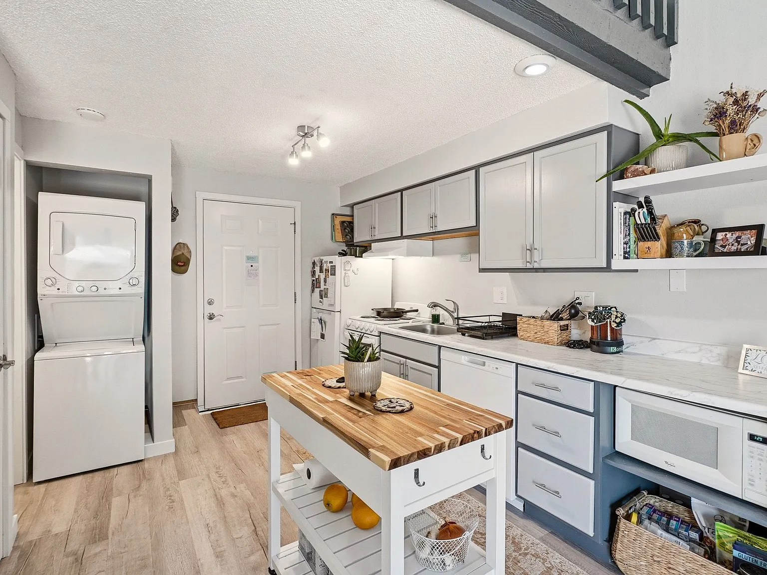 1 bed, 700 sqft, $1,250 — Photo 3