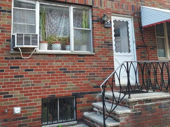 922 Watkins St, Philadelphia, PA 19148