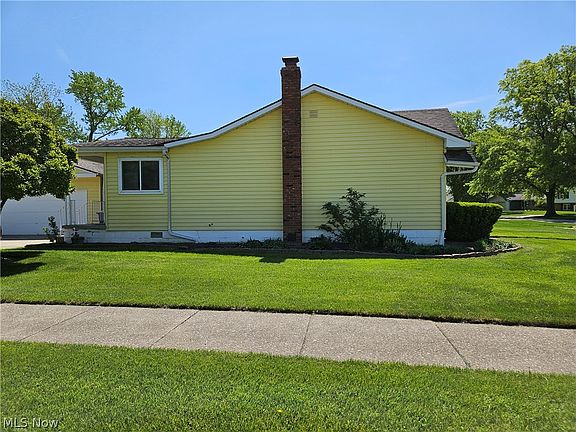 3rd image of 131 Saint Lawrence Blvd
