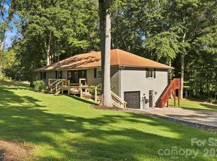 168 S Country Ln, Mills River, NC 28759