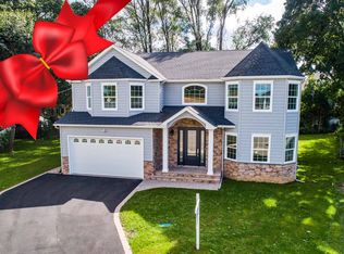 7 Nathan Ct, Syosset, NY 11791