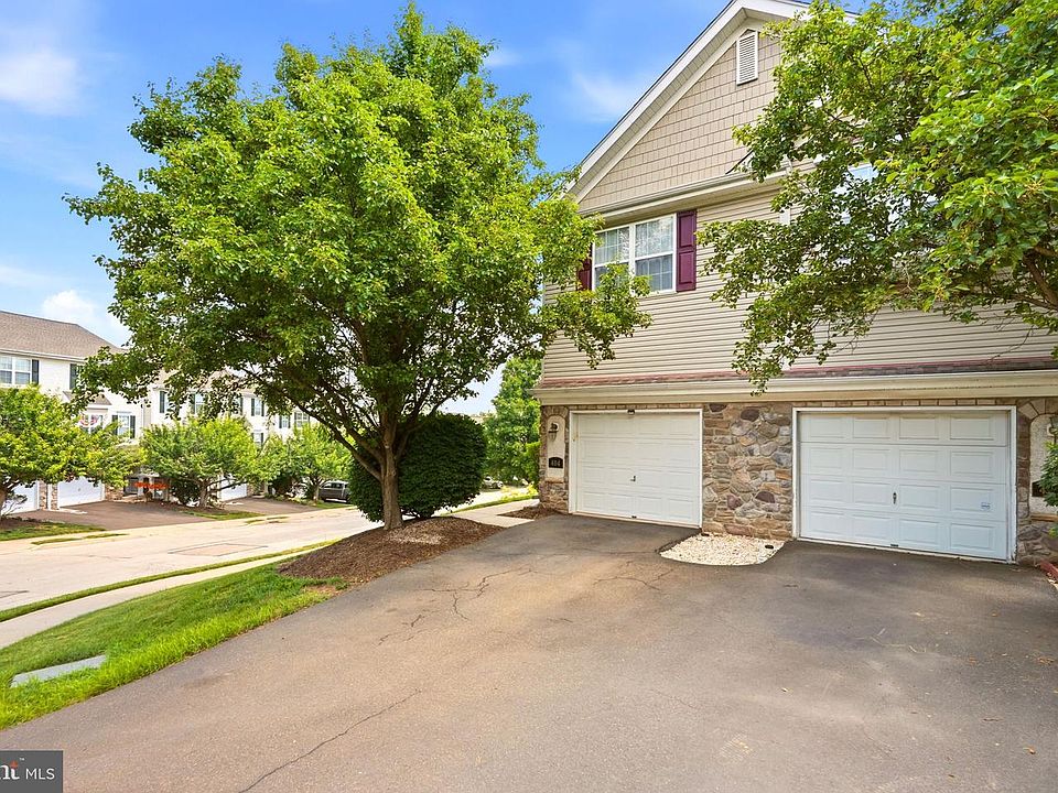 1st image of 404 Fort Hill Cir