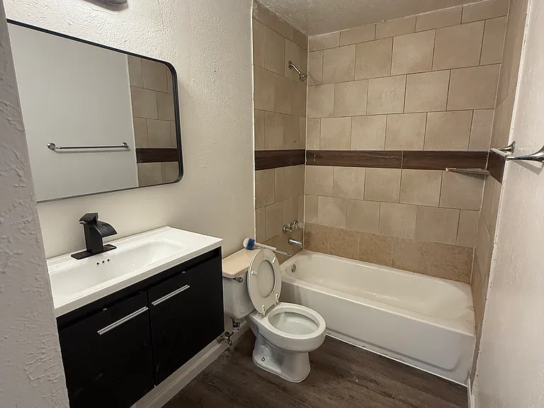 819 Sandalwood Ln — Photo 10