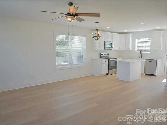 3rd image of 816 Fairview St #A