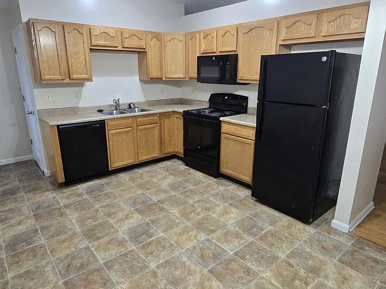 432 Micah Ct — Photo 3