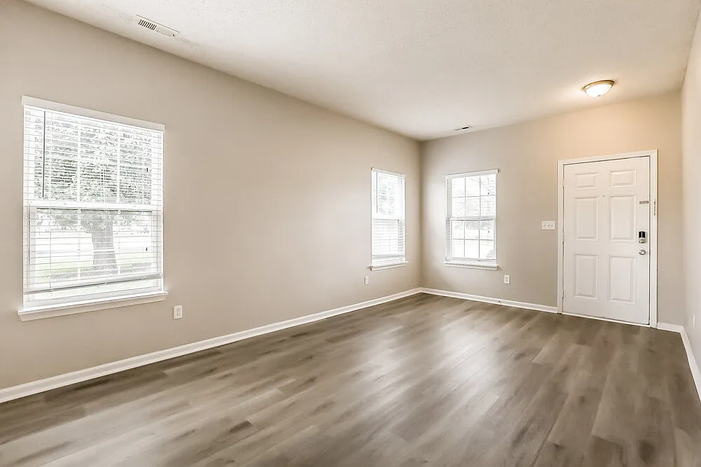 4 bed, 2.5 bath, 1934 sqft, $2,080 — Photo 4