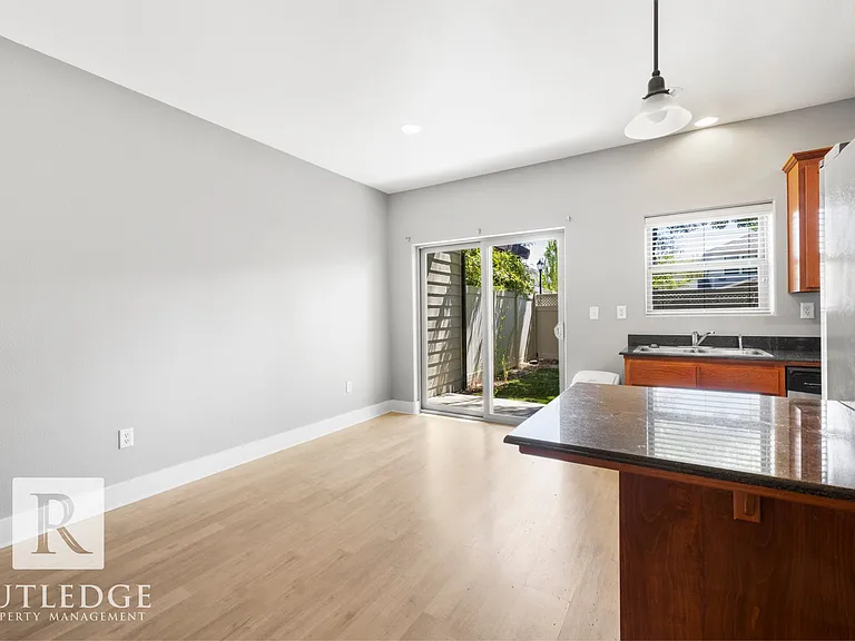 263 Tyler Ave — Photo 8