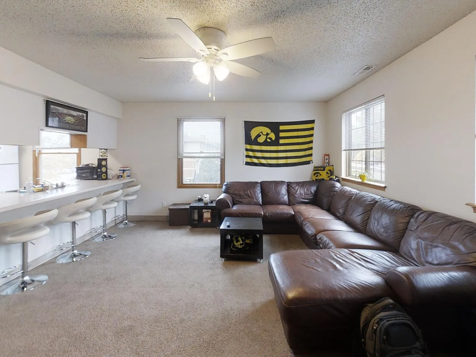 5 bed, 1322 sqft, $2,675 — Photo 2