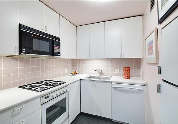 5th image of 12 W 72nd St APT 8B
